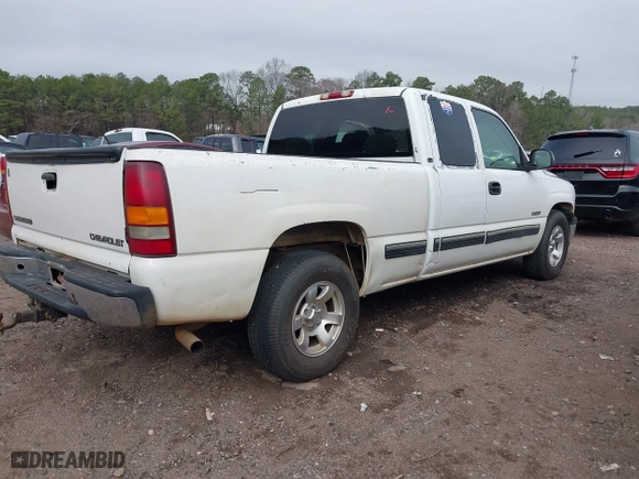 2000 Chevrolet Silverado 1500 LS with VIN 2GCEC19T6Y1245739, listed as a IAAI auction lot 41635831 with 243,638 mi miles. Bid and sale history available at carsss.com. Image 4.