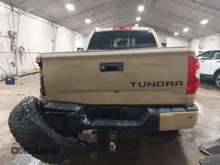 2017 Toyota Tundra SR z VIN 5TFUY5F19HX583033, wystawiony jako IAAI lot #41484920 z przebiegiem 112 206 mil mil oraz . Historia ofert i sprzedaży dostępna na DreamBid. Obrazek 16.