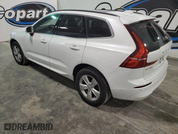2022 Volvo XC60 Momentum z VIN YV4L12DK3N1033784, wystawiony jako Copart lot #86092324 z przebiegiem 56 299 mil mil oraz Czysty tytuł • Clean title. Historia ofert i sprzedaży dostępna na DreamBid. Obrazek 2.