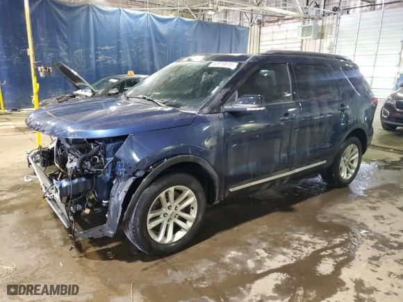 2017 Ford Explorer XLT with VIN 1FM5K7D82HGD83947, listed as a Copart auction lot 43919815 with 71,587 mi miles and Salvage Title. Bid and sale history available at carsss.com. Image 1.
