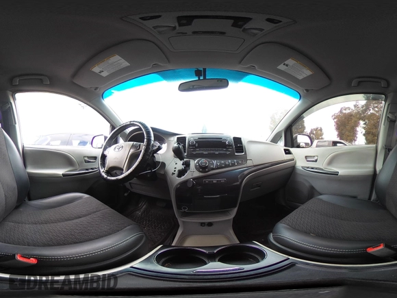 2013 Toyota Sienna SE z VIN 5TDXK3DC3DS405075, wystawiony jako IAAI lot #42127766 z przebiegiem 74 110 mil mil oraz . Historia ofert i sprzedaży dostępna na DreamBid. Obrazek 21.