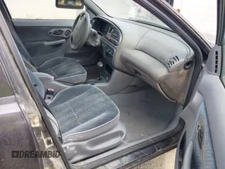 1995 Ford Contour z VIN 3FALP6633SM116313, wystawiony jako IAAI lot #42058920 z przebiegiem 192 905 mil mil oraz . Historia ofert i sprzedaży dostępna na DreamBid. Obrazek 5.