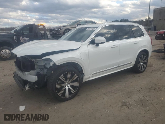 2021 Volvo XC90 Inscription Expression with VIN YV4BR00L3M1682507, listed as a Copart auction lot 85881484 with 28,834 mi miles and Salvage Title. Bid and sale history available at carsss.com. Image 1.