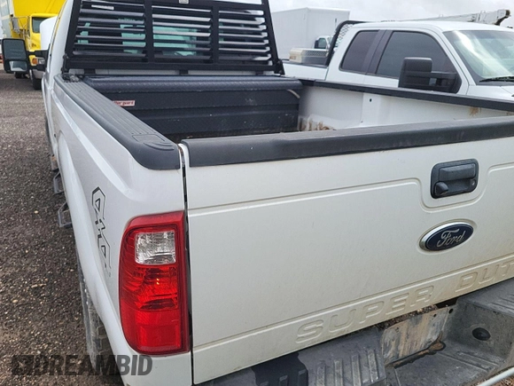 2015 Ford F-250 XLT z VIN 1FT7X2B62FEA41846, wystawiony jako IAAI lot #42740615 z przebiegiem 179 837 mil mil oraz . Historia ofert i sprzedaży dostępna na DreamBid. Obrazek 18.