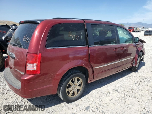 2010 Chrysler Town & Country Touring z VIN 2A4RR5D12AR492111, wystawiony jako Copart lot #58997205 z przebiegiem Nie podano mil oraz Szkoda całkowita • Salvage title. Historia ofert i sprzedaży dostępna na DreamBid. Obrazek 3.