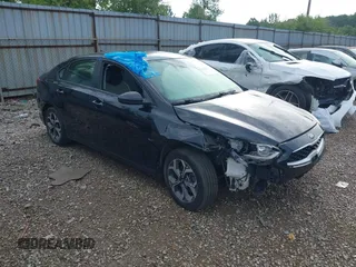 2019 Kia Forte LXS z VIN 3KPF24AD7KE137461, wystawiony jako IAAI lot #42502825 z przebiegiem 90 123 mil mil oraz . Historia ofert i sprzedaży dostępna na DreamBid. Obrazek 1.