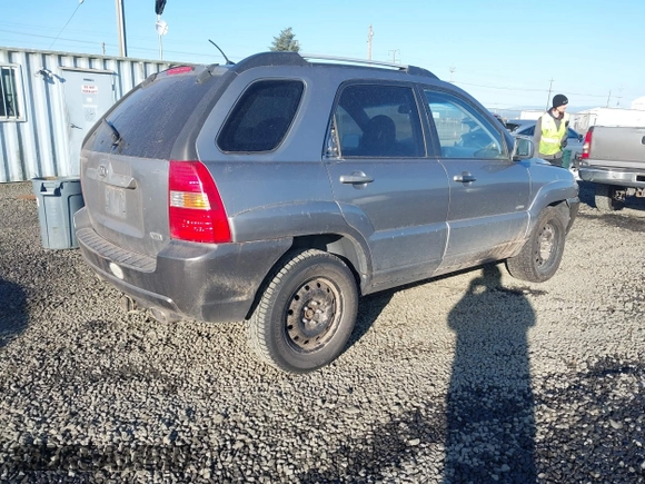 2006 Kia Sportage LX with VIN KNDJE723X67242610, listed as a IAAI auction lot 41735144 with 244,979 mi miles and . Bid and sale history available at DreamBid. Image 4.