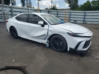 2025 Toyota Camry LE z VIN 4T1DAACK7SU131547, wystawiony jako Copart lot #59087285 z przebiegiem 884 mil mil oraz Szkoda całkowita • Salvage title. Historia ofert i sprzedaży dostępna na DreamBid. Obrazek 4.