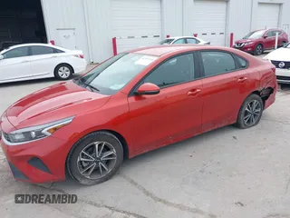 2022 Kia Forte LXS z VIN 3KPF24AD2NE468128, wystawiony jako IAAI lot #41939344 z przebiegiem 13 305 mil mil oraz . Historia ofert i sprzedaży dostępna na DreamBid. Obrazek 18.