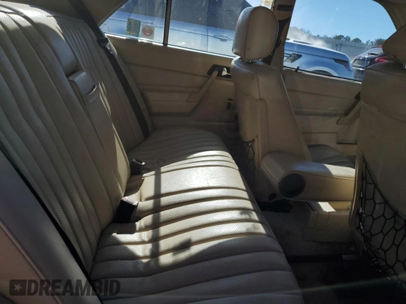 1990 Mercedes-Benz 190 z VIN WDBDA29D9LF688953, wystawiony jako Copart lot #46158085 z przebiegiem 158 923 mil mil oraz Nie do naprawy • Non repairable. Historia ofert i sprzedaży dostępna na DreamBid. Obrazek 10.