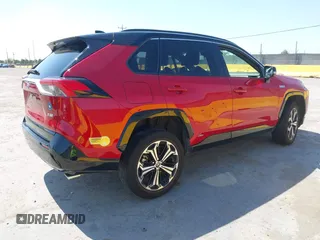 2022 Toyota RAV4 XSE with VIN JTMEB3FV8ND090664, listed as a IAAI auction lot 42465718 with 22,227 mi miles and . Bid and sale history available at DreamBid. Image 4.