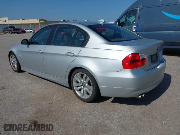 2006 BMW 3 Series 325i z VIN WBAVB135X6KR63138, wystawiony jako IAAI lot #42780102 z przebiegiem 205 000 mil mil oraz . Historia ofert i sprzedaży dostępna na DreamBid. Obrazek 3.