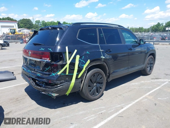2024 Volkswagen Atlas SE with VIN 1V2JR2CA1RC529185, listed as a IAAI auction lot 42201837 with 17,919 mi miles and . Bid and sale history available at DreamBid. Image 4.