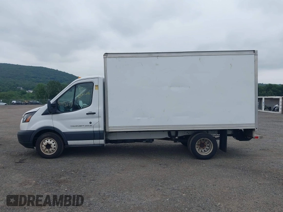 2018 Ford Transit z VIN 1FDBF8ZM3JKA90502, wystawiony jako IAAI lot #42545271 z przebiegiem 104 971 mil mil oraz . Historia ofert i sprzedaży dostępna na DreamBid. Obrazek 14.