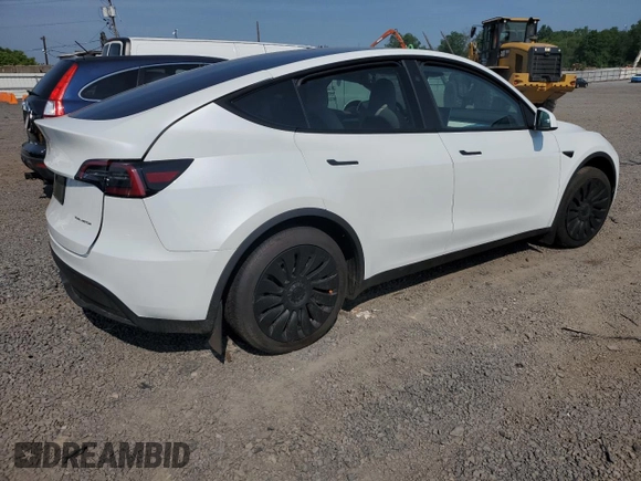 2024 Tesla Model Y Long Range with VIN 7SAYGDEE3RA300642, listed as a Copart auction lot 60530375 with 8,361 mi miles and Salvage title. Bid and sale history available at DreamBid. Image 3.