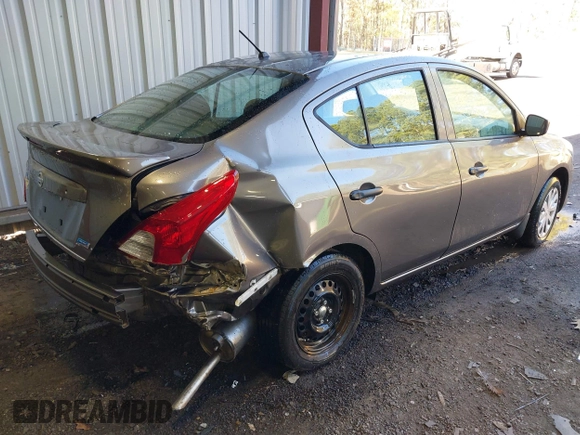 2016 Nissan Versa S z VIN 3N1CN7AP9GL854567, wystawiony jako IAAI lot #41830318 z przebiegiem 122 884 mil mil oraz . Historia ofert i sprzedaży dostępna na DreamBid. Obrazek 6.