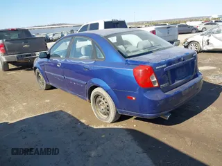 2005 Suzuki Forenza S z VIN KL5JD56Z85K111425, wystawiony jako IAAI lot #41421881 z przebiegiem 18 478 mil mil oraz . Historia ofert i sprzedaży dostępna na DreamBid. Obrazek 3.
