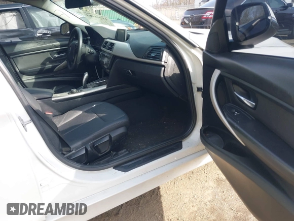 2018 BMW 3 Series 320i xDrive with VIN WBA8E5G53JNV03347, listed as a IAAI auction lot 41908985 with 122,111 mi miles. Bid and sale history available at carsss.com. Image 5.