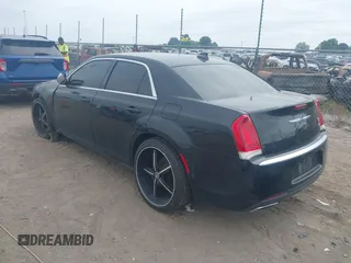 2018 Chrysler 300 Touring with VIN 2C3CCAAG9JH292089, listed as a IAAI auction lot 40013347 with 88,556 mi miles. Bid and sale history available at carsss.com. Image 3.