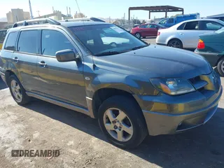 2004 Mitsubishi Outlander SE with VIN JA4LX41F74U035064, listed as a IAAI auction lot 40826249 with 274,046 mi miles. Bid and sale history available at carsss.com. Image 1.