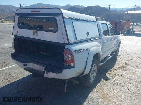 2014 Toyota Tacoma PreRunner with VIN 3TMJU4GN7EM158440, listed as a IAAI auction lot 41353276 with 1 mi miles. Bid and sale history available at carsss.com. Image 4.