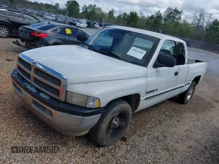 1998 Dodge 1500 z VIN 3B7HC13Y3WG180371, wystawiony jako IAAI lot #41832046 z przebiegiem 245 121 mil mil oraz . Historia ofert i sprzedaży dostępna na DreamBid. Obrazek 2.