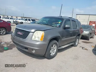 2008 GMC Yukon SLT w/4SB with VIN 1GKFC13J08R137057, listed as a IAAI auction lot 41809980 with 239,105 mi miles. Bid and sale history available at carsss.com. Image 2.