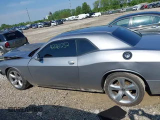 2014 Dodge Challenger R/T z VIN 2C3CDYBT9EH139932, wystawiony jako IAAI lot #42261252 z przebiegiem 95 241 mil mil oraz . Historia ofert i sprzedaży dostępna na DreamBid. Obrazek 15.