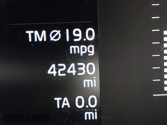 2019 Volvo XC60 Momentum with VIN LYV102RK4KB308332, listed as a IAAI auction lot 42382924 with 42,430 mi miles and . Bid and sale history available at DreamBid. Image 7.