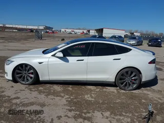 2015 Tesla Model S 85D with VIN 5YJSA1H48FF082038, listed as a IAAI auction lot 41712242 with 58,297 mi miles. Bid and sale history available at carsss.com. Image 14.