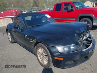 2000 BMW Z3 2.8 z VIN 4USCH3347YLF43438, wystawiony jako IAAI lot #42124806 z przebiegiem 62 538 mil mil oraz . Historia ofert i sprzedaży dostępna na DreamBid. Obrazek 1.