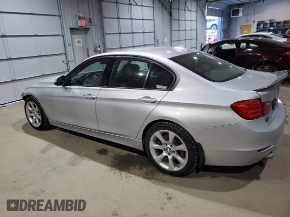 2013 BMW 3 Series 335i xDrive z VIN WBA3B9G57DNR89742, wystawiony jako Copart lot #83190024 z przebiegiem 80 276 mil mil oraz Szkoda całkowita • Salvage title. Historia ofert i sprzedaży dostępna na DreamBid. Obrazek 2.