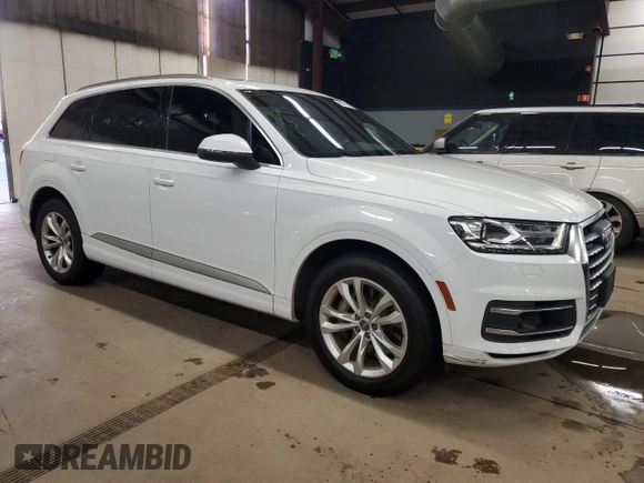 2017 Audi Q7 Premium Plus with VIN WA1LAAF73HD018687, listed as a Copart auction lot 45411145 with 110,040 mi miles and Clean title. Bid and sale history available at DreamBid. Image 4.