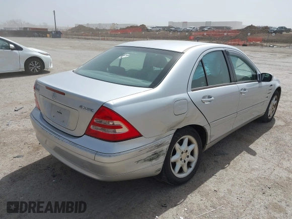 2003 Mercedes-Benz C 240 z VIN WDBRF81J13F377061, wystawiony jako IAAI lot #41770022 z przebiegiem 108 817 mil mil oraz . Historia ofert i sprzedaży dostępna na DreamBid. Obrazek 4.