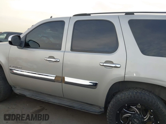 2007 GMC Yukon SLT with VIN 1GKFC13017R230675, listed as a IAAI auction lot 41555626 with 140,022 mi miles. Bid and sale history available at carsss.com. Image 14.