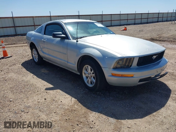 2007 Ford Mustang Deluxe with VIN 1ZVFT80NX75361371, listed as a IAAI auction lot 41981862 with 137,170 mi miles. Bid and sale history available at carsss.com. Image 1.