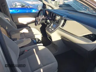 2017 Toyota Sienna LE Auto Access Seat with VIN 5TDKZ3DC5HS786195, listed as a IAAI auction lot 41829226 with 138,047 mi miles. Bid and sale history available at carsss.com. Image 5.