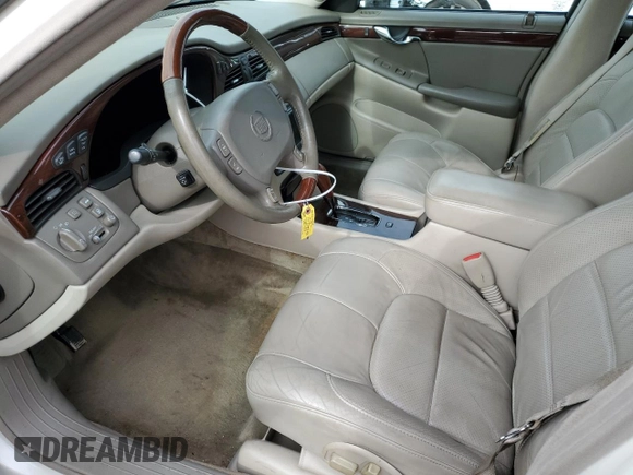 2003 Cadillac DeVille DTS z VIN 1G6KF57993U201484, wystawiony jako Copart lot #43742375 z przebiegiem 53 478 mil mil oraz Szkody całkowita. Historia ofert i sprzedaży dostępna na DreamBid. Obrazek 7.