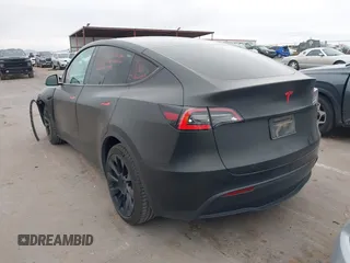 2021 Tesla Model Y Long Range with VIN 5YJYGDEE5MF111774, listed as a IAAI auction lot 41525622 with 39,960 mi miles. Bid and sale history available at carsss.com. Image 3.
