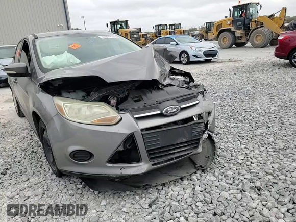 2013 Ford Focus SE z VIN 1FADP3F24DL306944, wystawiony jako Copart lot #47804695 z przebiegiem 170 423 mil mil oraz Nie do naprawy • Non repairable. Historia ofert i sprzedaży dostępna na DreamBid. Obrazek 10.