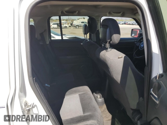 2015 Jeep Patriot Sport z VIN 1C4NJPBB8FD110354, wystawiony jako Copart lot #55508795 z przebiegiem 120 470 mil mil oraz Szkoda całkowita • Salvage title. Historia ofert i sprzedaży dostępna na DreamBid. Obrazek 10.