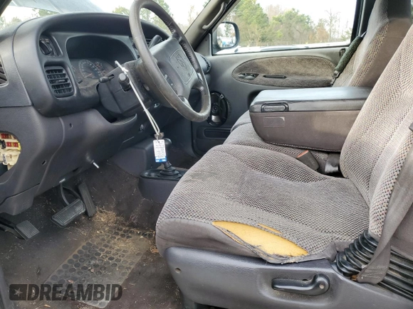2000 Dodge 1500 z VIN 1B7HF13Z7YJ115816, wystawiony jako Copart lot #84693474 z przebiegiem 189 647 mil mil oraz Szkoda całkowita • Salvage title. Historia ofert i sprzedaży dostępna na DreamBid. Obrazek 7.