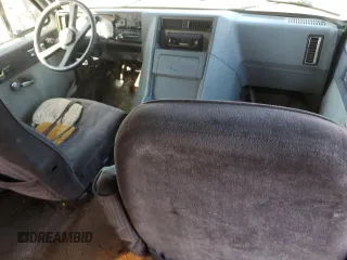 1990 Chevrolet Chevy Van z VIN 1GBEG25K0L7167885, wystawiony jako Copart lot #72575264 z przebiegiem 231 827 mil mil oraz Szkoda całkowita • Salvage title. Historia ofert i sprzedaży dostępna na DreamBid. Obrazek 8.