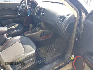 2018 Jeep Compass Trailhawk z VIN 3C4NJDDBXJT238593, wystawiony jako IAAI lot #42075447 z przebiegiem 122 064 mil mil oraz . Historia ofert i sprzedaży dostępna na DreamBid. Obrazek 5.