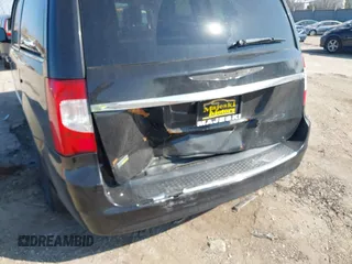 2015 Chrysler Town & Country Touring with VIN 2C4RC1BG0FR672993, listed as a IAAI auction lot 41797935 with 116,815 mi miles. Bid and sale history available at carsss.com. Image 6.