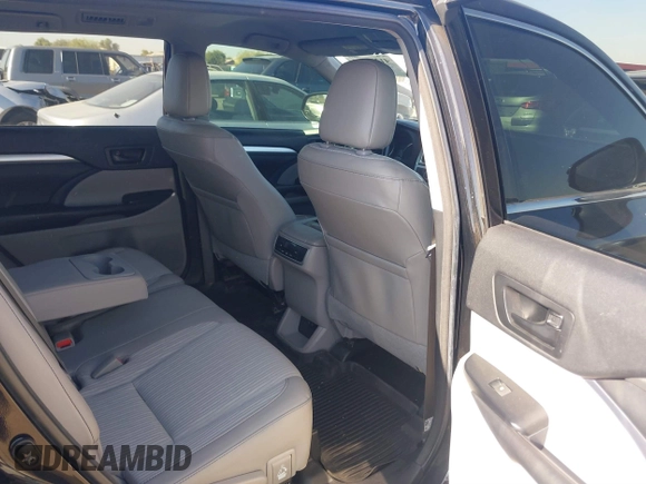 2018 Toyota Highlander LE with VIN 5TDZZRFH5JS266501, listed as a IAAI auction lot 41209838 with 99,340 mi miles and . Bid and sale history available at DreamBid. Image 8.