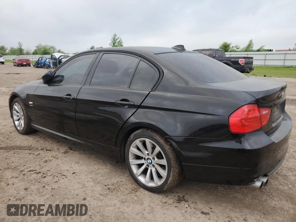 2011 BMW 3 Series 328i xDrive z VIN WBAPK7C54BF195834, wystawiony jako Copart lot #51740295 z przebiegiem 146 972 mil mil oraz Szkoda całkowita • Salvage title. Historia ofert i sprzedaży dostępna na DreamBid. Obrazek 2.