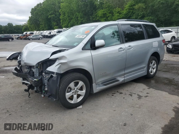 2020 Toyota Sienna LE Auto Access Seat с VIN 5TDKZ3DC8LS068472, выставлен на аукционе Copart как лот 58287195 с пробегом Не указан миль и Списание • Salvage title. История ставок и продаж доступна на DreamBid. Изображение 1.
