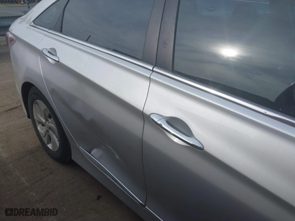 2015 Hyundai Sonata Hybrid Limited with VIN KMHEC4A46FA137237, listed as a IAAI auction lot 41478749 with 125,405 mi miles. Bid and sale history available at carsss.com. Image 6.