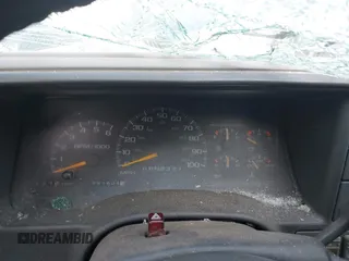 1998 GMC Yukon z VIN 1GKEK13R2WJ731178, wystawiony jako IAAI lot #41339082 z przebiegiem 291 604 mil mil oraz . Historia ofert i sprzedaży dostępna na DreamBid. Obrazek 7.